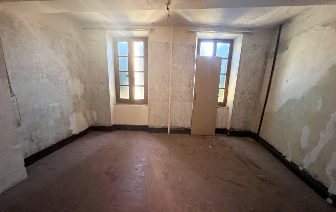 11-34 IMMOBILIER : Building | AIGUES-VIVES (34210) | 250 m2 | 59 000 € 