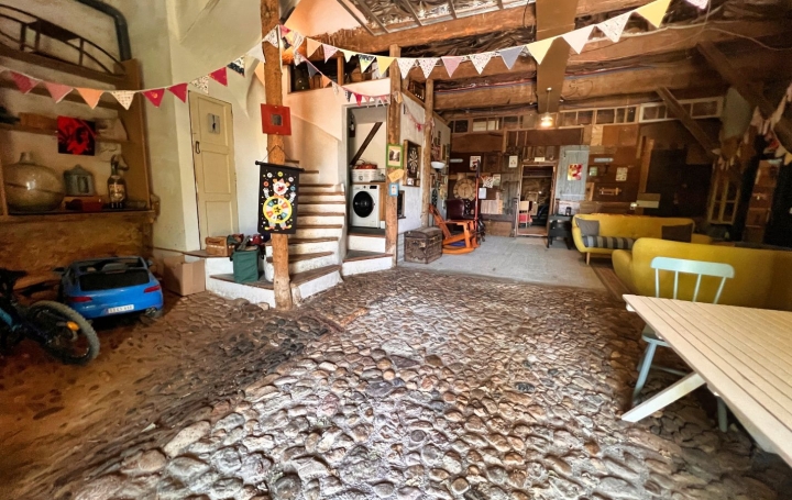 Maison   MONTOULIERS  238 m2 349 999 € 